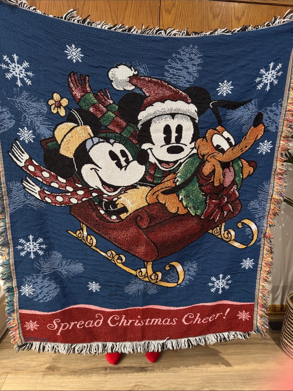 Disney Mickey Minnie Pluto Holiday Sleigh Tapestry Throw Spread Christmas Cheer